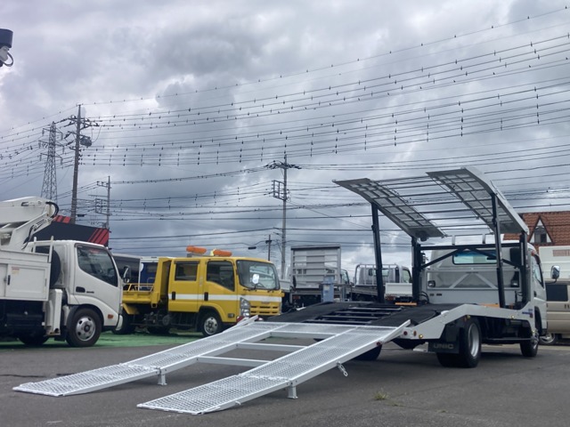 Mitsubishi Fuso Canter 1