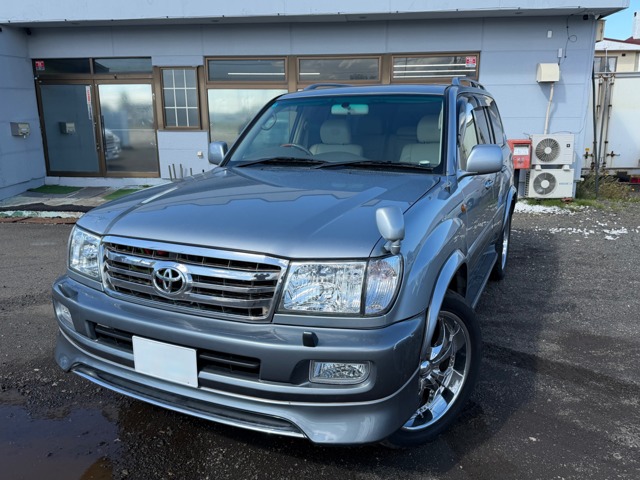 Toyota Land Cruiser 100 2