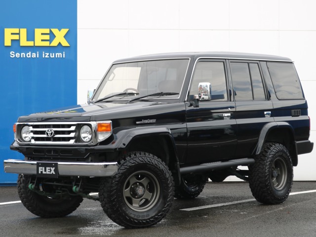 Toyota Land Cruiser 70 2