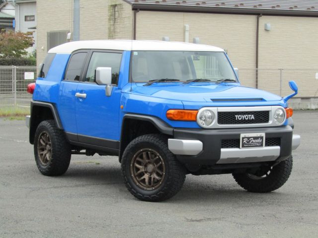 Toyota FJ Cruiser 2