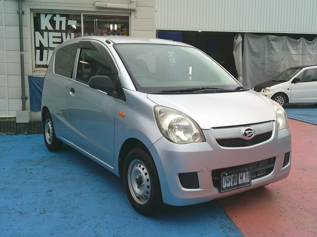 Daihatsu Mira 1