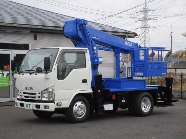 2015 Isuzu Elf