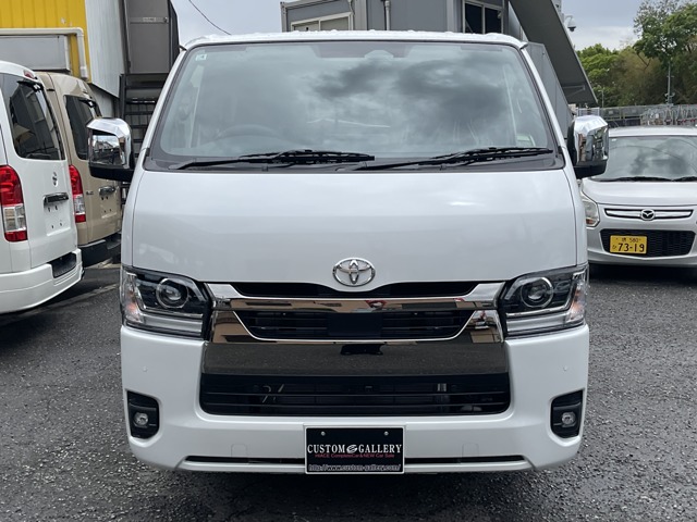 Toyota Hiace Van 1