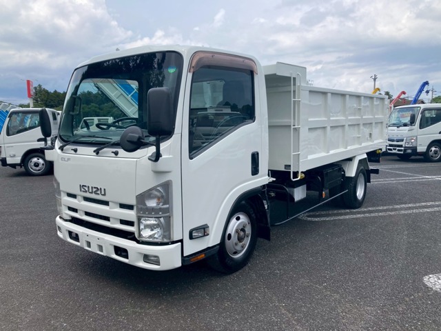 Isuzu Elf 1