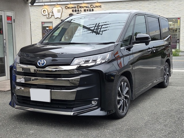 Toyota Noah 1