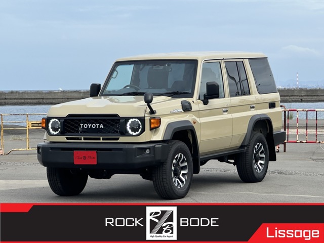 Toyota Land Cruiser 70 2