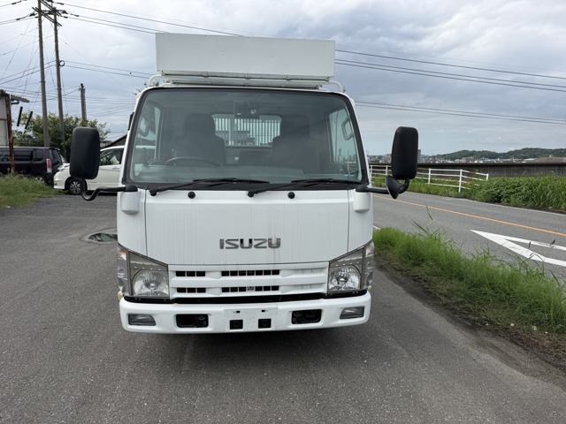 2012 Isuzu Elf