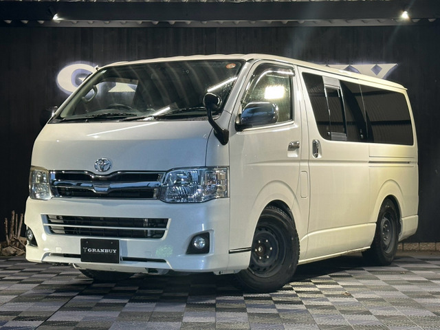 Toyota Hiace Van 1