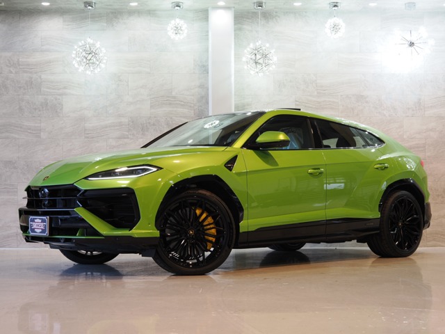 Lamborghini Urus SE 4WD Verde Selvans Ad Personam Shiny Black Top with Panoramic Roof Ad Personam Sportivo Leather Interior with Special Trim Ad Personam Advanced 3D Bang & Olufsen Sound System