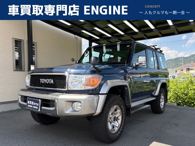 Toyota Land Cruiser 70 2