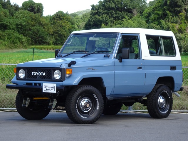 Toyota Land Cruiser 70 2