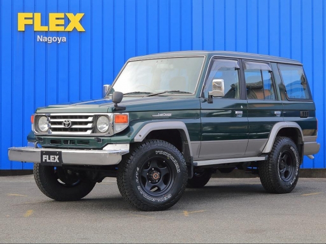 Toyota Land Cruiser 70 2