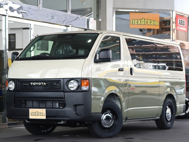 Toyota Hiace Van 1