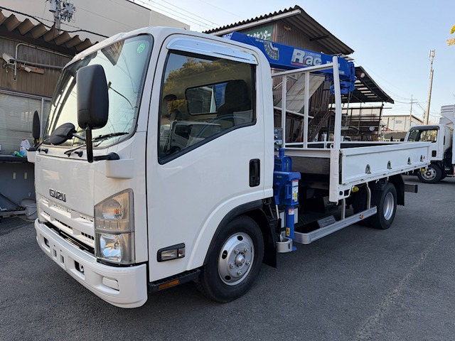 Isuzu Elf 1