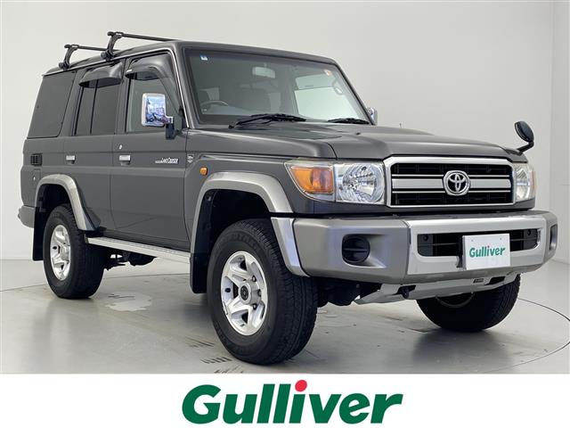 Toyota Land Cruiser 70 2