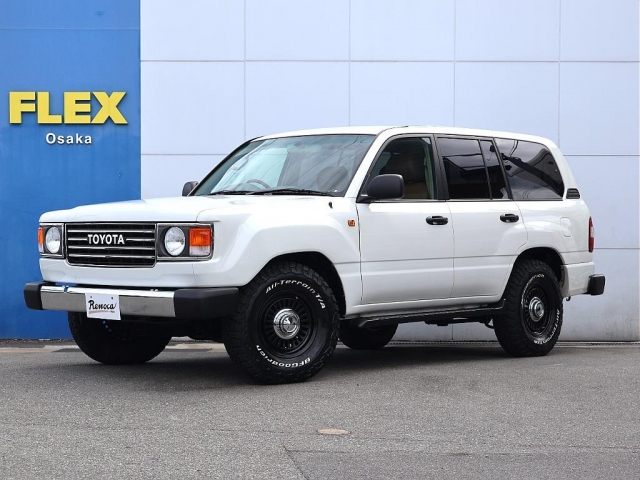 Toyota Land Cruiser 100 2