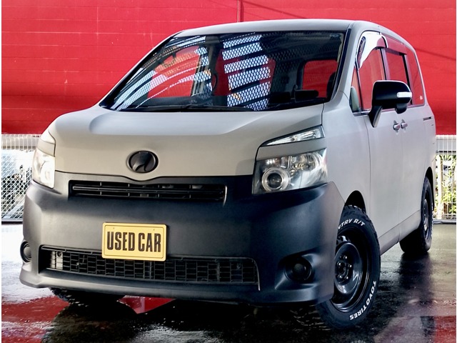 Toyota Voxy 1