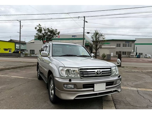 Toyota Land Cruiser 100 2