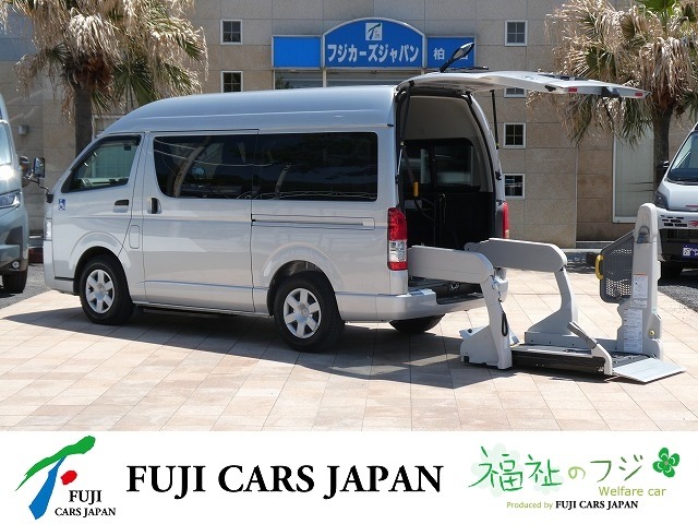Toyota Regius Ace 1