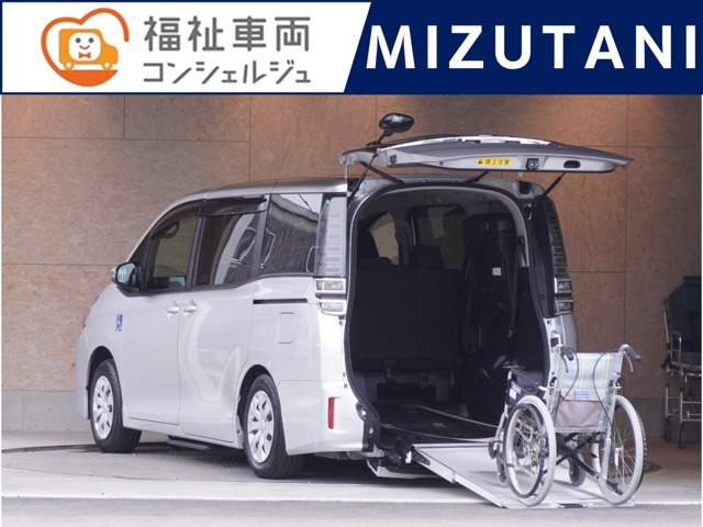 Toyota Voxy 1