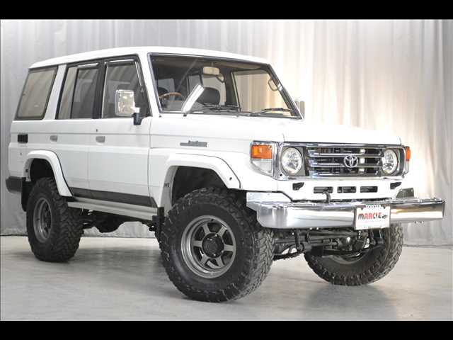 Toyota Land Cruiser 70 2