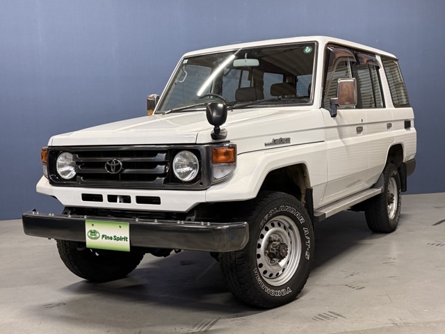 Toyota Land Cruiser 70 2