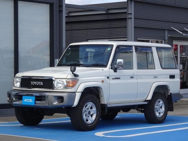 Toyota Land Cruiser 70 2