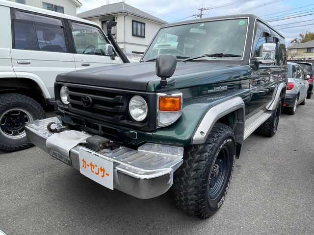 Toyota Land Cruiser 70 2