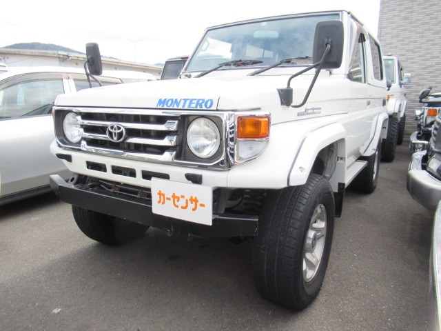 Toyota Land Cruiser 70 2