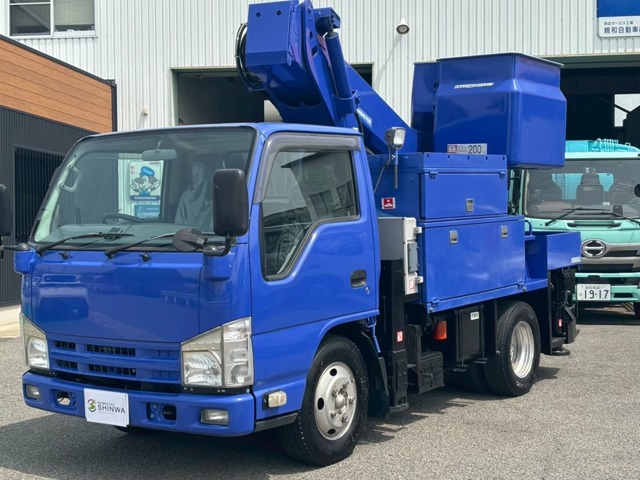 2011 Isuzu Elf