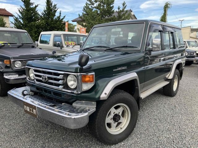 Toyota Land Cruiser 70 2