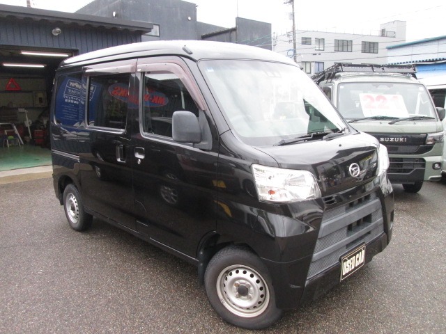 Daihatsu Hijet Cargo 1