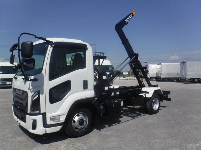 2025 Isuzu Forward