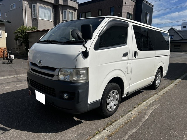 Toyota Hiace Van 1