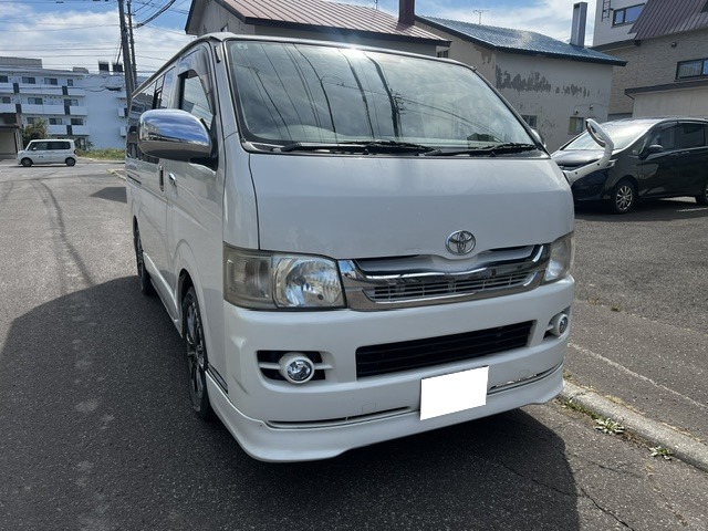 Toyota Hiace Van 1