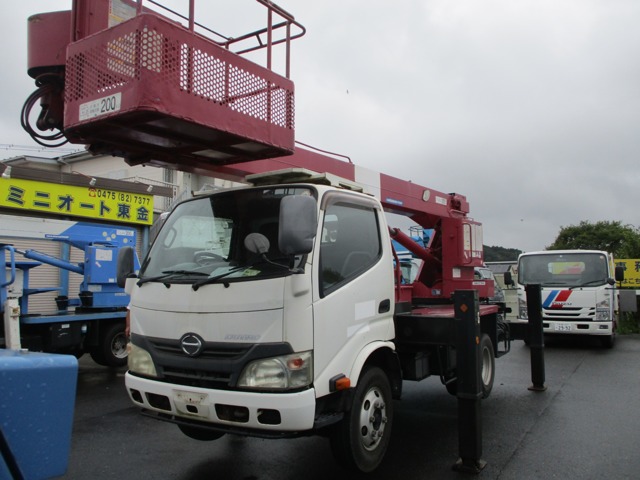 Hino Dutro 1