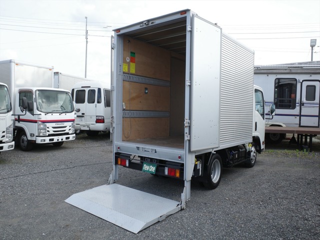 Isuzu Elf 1