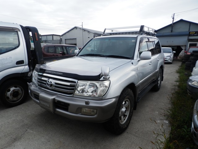 Toyota Land Cruiser 100 2