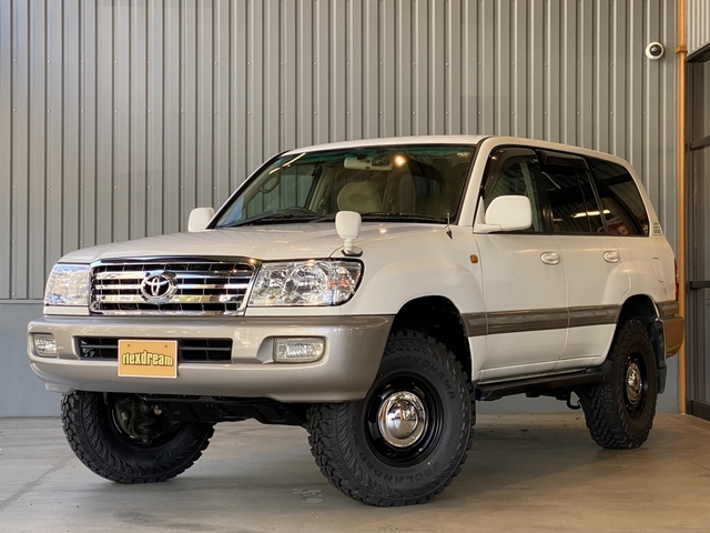 Toyota Land Cruiser 100 2