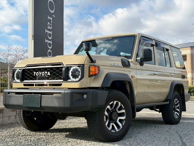 Toyota Land Cruiser 70 2