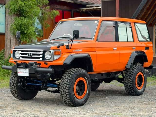 Toyota Land Cruiser 70 2