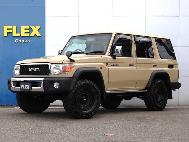 Toyota Land Cruiser 70 2