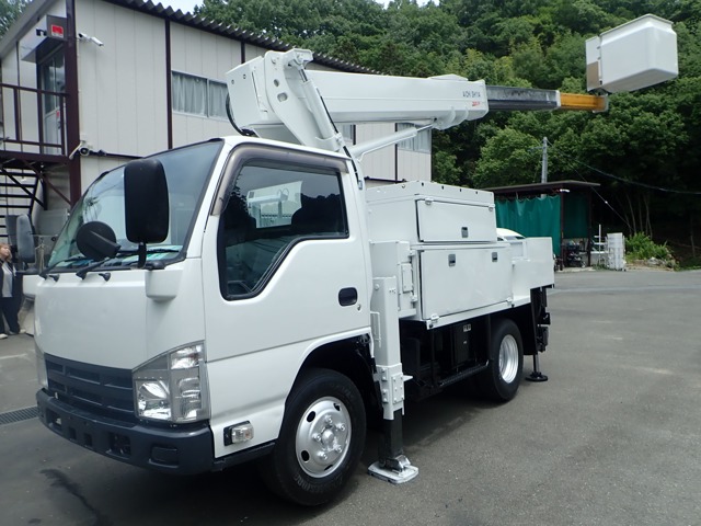 Isuzu Elf 1