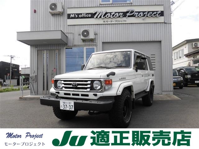Toyota Land Cruiser 70 2