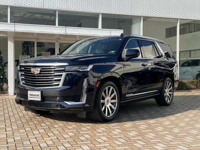 Cadillac Escalade Platinum 4WD with genuine dealer car, glass sunroof, Apple CarPlay, Android Auto, AKG sound system, adaptive cruise, surround view camera, 3-row seating