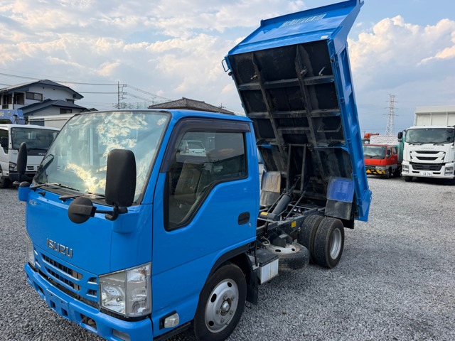 2015 Isuzu Elf