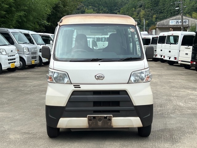 Daihatsu Hijet Cargo 1
