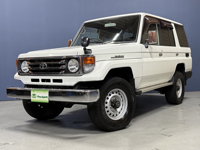 Toyota Land Cruiser 70 2