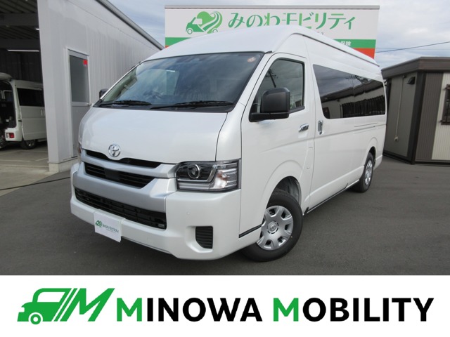 Toyota Hiace Commuter 1