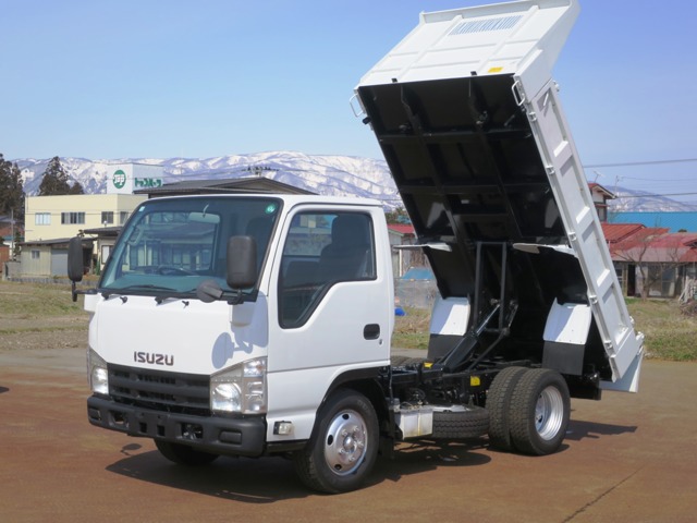 2011 Isuzu Elf
